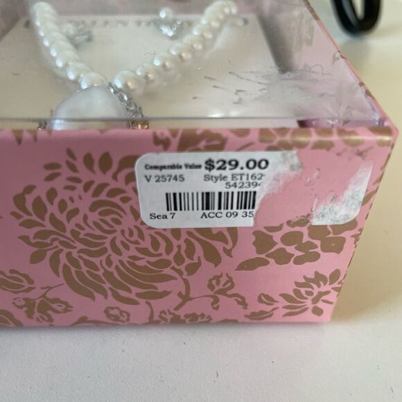 NIB Ellen Tracy Matching Faux Pearl Necklace and Matching Earrings - Picture 3 of 5